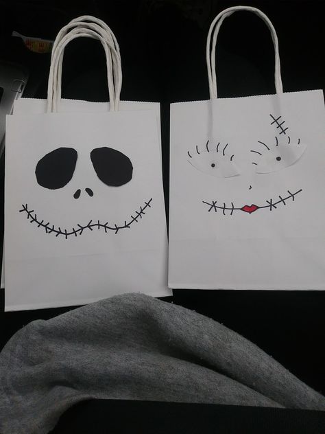 Here's a cheap and easy way to create Nightmare Before Christmas theme goodie bags for your next party. #nightmarebeforechristmas #jackandsally #jackskellington #halloween #diy #sallyragdoll #sally Nightmare Before Christmas Goodie Bags, Thinking Bubble, Nightmare Before Christmas Theme, Nightmare Before Christmas Gifts, Jack Y Sally, Christmas Goodie Bags, Diy Christmas Party, Xmas 2022, Halloween Goodie Bags