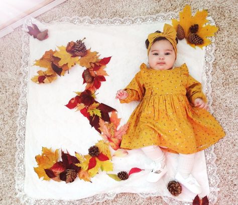 Halloween Baby Photos, Baby Milestones Pictures, Monthly Baby Pictures, Baby Milestone Photos, October Baby, Baby Monthly Milestones, Winter Baby Clothes, Photography Poses Family, Foto Baby