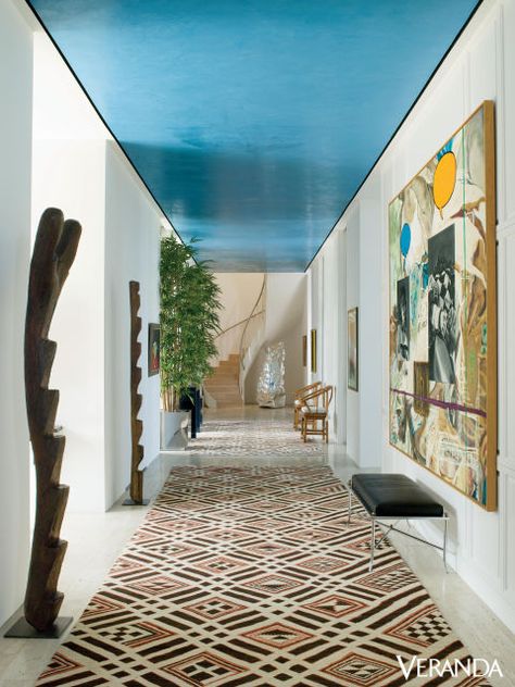 This 100-foot hallway features a brilliant blue ceiling, custom rugs, and pocket windows flanked by Chinese 19th century ladders. Floating Ceiling, Blue Ceiling, Veranda Magazine, Blue Ceilings, Seaside Florida, Floating Staircase, Colored Ceiling, Colour Pop, Wall Finishes