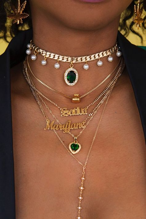 Layered Necklaces Black Women, Gold Necklace Layered Mexican, Black Girls Gold Jewelry, Layered Necklaces Gold Black Women, Gold Necklace Layered Aesthetic, 90s Jewelry Trends Black Women, Gold Jewelry On Black Women, Layered Gold Necklaces Aesthetic, Stacked Gold Necklaces