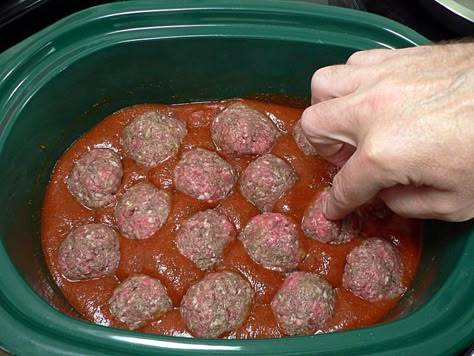 Raw Meatballs In Crockpot, Homemade Meatballs Crockpot, Tailgate Dips, Make Spaghetti Sauce, Making Meatballs, Meatball Dinner, Ideal Protein Recipes, How To Make Meatballs, How To Make Spaghetti