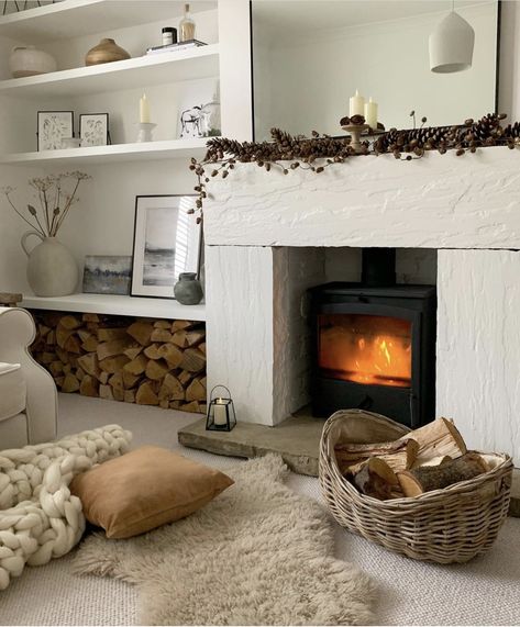 Corner Tv Next To Fireplace, Cosy Fireplace Aesthetic, Open Fire Living Room, Log Burner Fireplace Ideas Modern, Small Living Room Ideas With Fireplace, Hawaii Living Room, Snug Ideas, Cottage Lounge, Log Burner Living Room