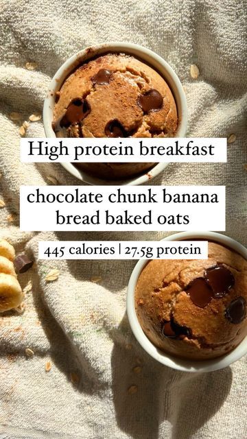 Camille | high protein weight loss recipes on Instagram: "High protein breakfast: chocolate chunk banana bread baked oats (445 calories, 27.5g protein). Follow @camille_inthekitchen for more high protein weight loss recipes! I look forward to baked oats every week. You can be creative with flavors, they’re packed with good ingredients and high in protein. I separated these into two different small ramekins which makes them great for a quick post-workout snack. Or you can follow the instructions below and eat the full portion size (I do this every week!). WHAT YOU NEED: -1 small ripe banana, mashed   -½ cup rolled oats -1 egg -2 tsp cinnamon (plus an additional sprinkle on top) -1 scoop vanilla protein powder (I use @drinkorgain) -¼ cup milk of choice (I use @fairlife) -chocola Banana Bread Baked Oats, Chocolate Chunk Banana Bread, Baking With Protein Powder, Breakfast Chocolate, High Protein Pancakes, Banana Roll, Portion Size, Gourmet Grilled Cheese, Protein Baking