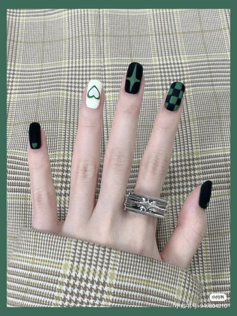 Soft Grunge Nails, Winter Nail Art Designs, Rave Nails, Punk Nails, Black Nail Art, Aesthetic Nails, Grunge Nails, Casual Nails, Blush Nails