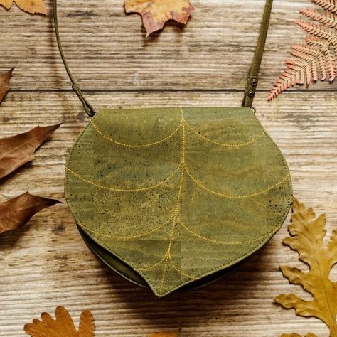 Leather Leaf Bag, Leaf Bag Diy, Leaf Bag Pattern, Leaf Bag Crochet, Ren Faire Bag, Leafling Bags, Cottagecore Items, Cosplay Staff, Cottagecore Bag