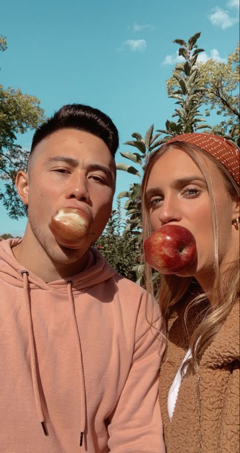 Apple Picking With Boyfriend, Apple Picking Picture Ideas, Couple Apple Picking Pictures, Apple Picking Couple Pictures, Apple Picking Photoshoot Couple, Apple Picking Couple, Apple Picking Photography, Apple Picking Photoshoot, Apple Picking Pictures