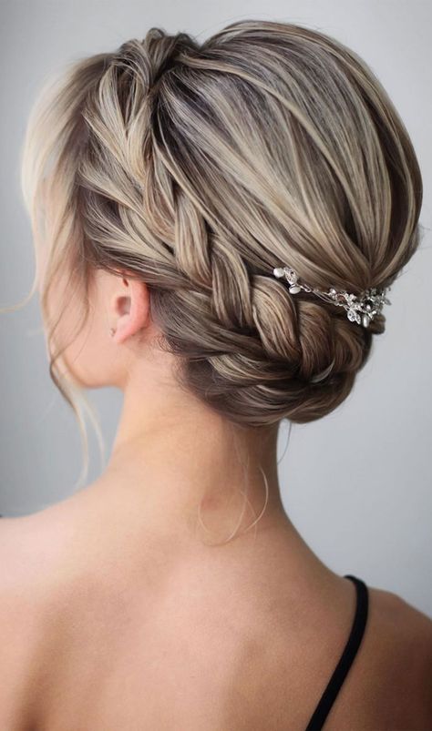 100 Beautiful updo hairstyles , wedding updos, bridal updos ,messy updo hairstyles ,hairstyle #hairstyle #weddinghair #updo #upstyle elegant bridal hairstyle Messy Hair Updo, Wedding Hair Up, Romantic Wedding Hair, Prom Hairstyles For Short Hair, Bridal Hair Updo, Homecoming Hairstyles Updos, Peinados Recogidos, Peinados Fáciles Para Cabello Corto, Wedding Hair Inspiration