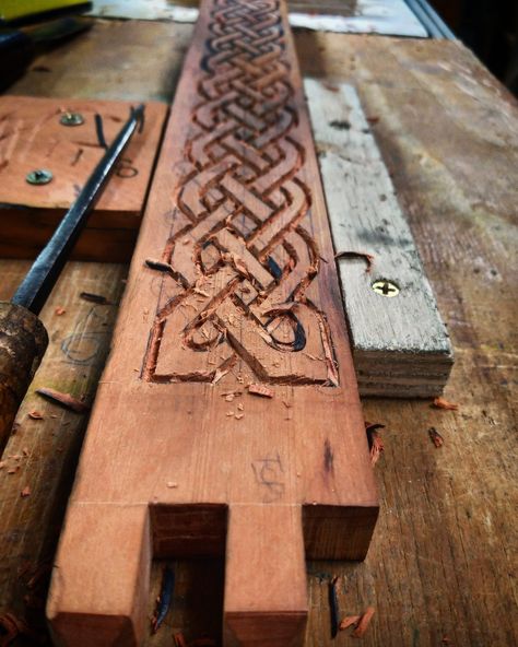 Celtic Woodwork, Viking Wood Carving Pattern, Celtic Wood Carving, Viking Woodworking, Viking Wood Carving, Celtic Carving, Viking Carving, Viking Tent, Viking House