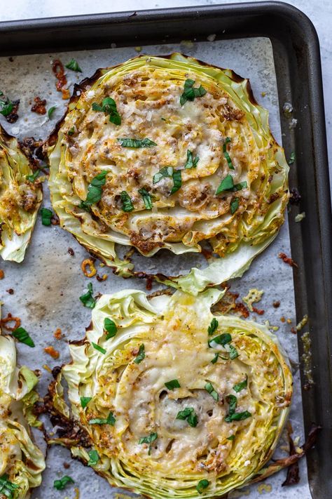 These Roasted Cheesy Cabbage Steaks make the most delicious side dish and you'll LOVE how easy they are to make. It's a dish that feels fancy but is super simple! Cheesy Cabbage Steaks, Cabbage Meals, Cheesy Cabbage, Healthy Steak Recipes, Cabbage Steaks Recipe, Roasted Cabbage Steaks, Meat Ideas, Breakfast Dinner Recipes, Work Lunch Ideas