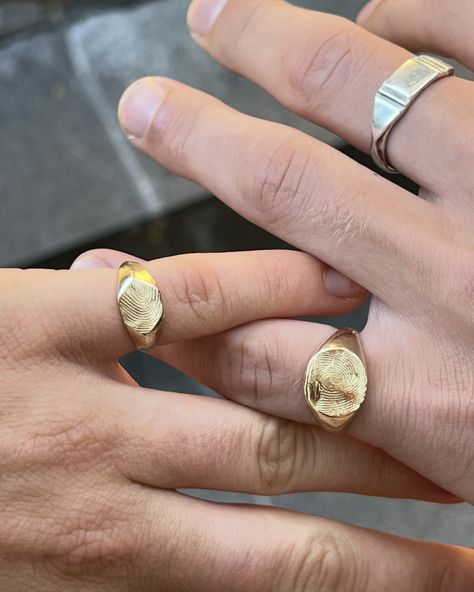 🖤 Fingerprint Ring, Gold Schmuck, Cute Engagement Rings, Fashion Advertising, Fancy Jewelry, Artistry Makeup, Jewelry Inspo, Hand Made Jewelry, Signet Ring