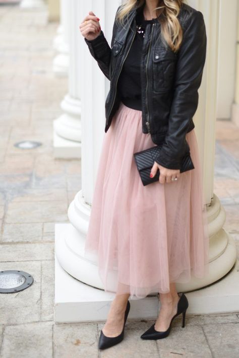 Party Outfit- black tee with pink tulle skirt, 30 Cute Winter Outfits Tulle Skirt Outfit Winter, Pink Tulle Skirt Outfit, Pink Skirt Outfits, Tulle Skirts Outfit, Pink Tulle Skirt, Party Outfits For Women, Winter Skirt Outfit, Outfit Black, Cute Winter Outfits