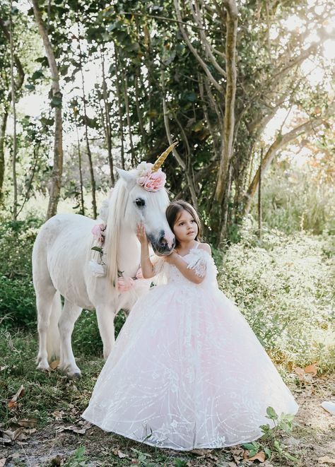 Unicorn Photoshoot, Pony Photoshoot, Unicorn Photoshoot Ideas, Outdoor Princess Photoshoot, Unicorn Maternity Photoshoot, Mini Pony Photoshoot, Mother Daughter Unicorn Photoshoot, Princess And Pony Photography, Horse Photoshoot Ideas