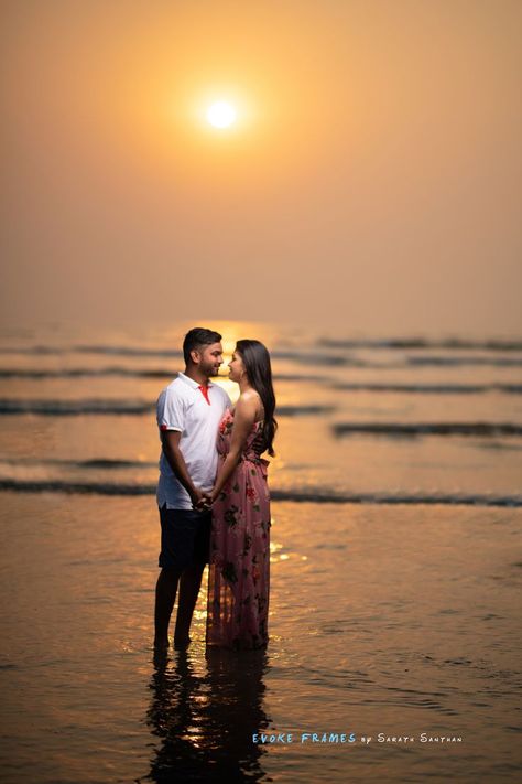 Pre Wedding Beach Photoshoot, Sunrise Photoshoot Ideas, Pre Wedding Photoshoot Outdoor Beach, Sunset Pre Wedding Shoot, Maharashtra Wedding, Sunrise Pre Wedding Shoot, Pre Wedding Photoshoot Beach Unique, Wedding Photography Lenses, Prewedding Photography Beach