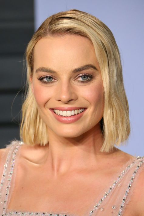 Summer Celebrities, Corte Shaggy, Square Face Hairstyles, Hair To One Side, Corte Bob, Long Bob Haircuts, Lob Hairstyle, Lob Haircut, Square Face