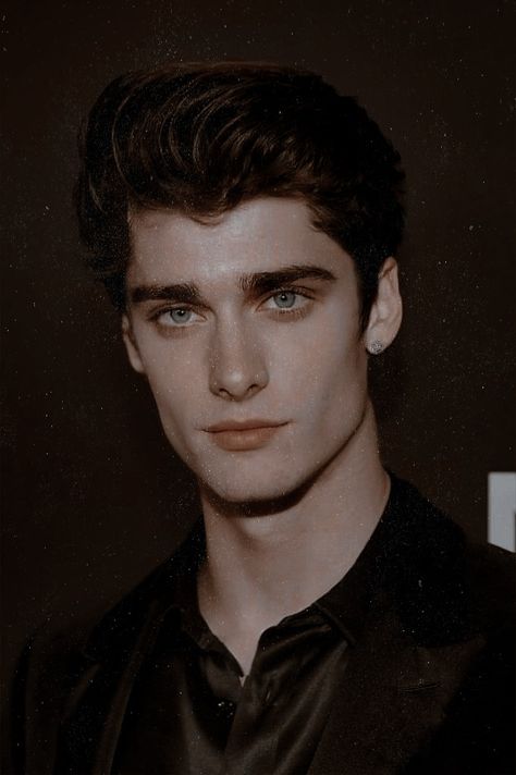 Fem Harry Potter, Fem Harry, Guys With Black Hair, Male Model Face, Blue Eyed Men, Black Hair Blue Eyes, Brown Hair Blue Eyes, Character Inspiration Male, Corte De Cabelo Masculino