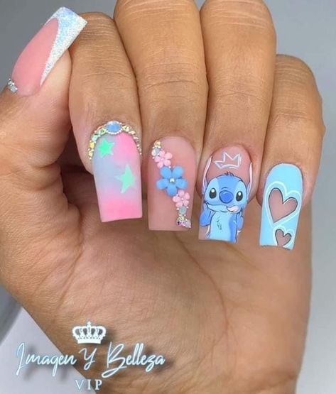 Stitch Nails Short, Stitch And Angel Nails, Stitch Nails Disney, Stitch Nail Designs, Lilo And Stitch Nails, Stitch Nail Art, Disney Gel Nails, Stitch Nails, Disneyland Nails