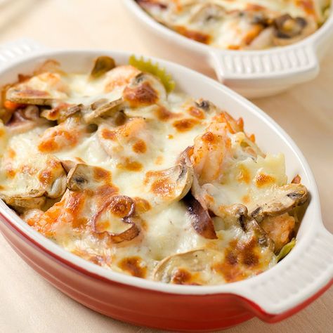 Baked Seafood Pasta Seafood Pasta Bake, Baked Seafood, Chinese Seafood, Seafood Bake, Food Seafood, Seafood Pasta Recipes, Seafood Pasta, Seafood Dinner, Noodle Dishes