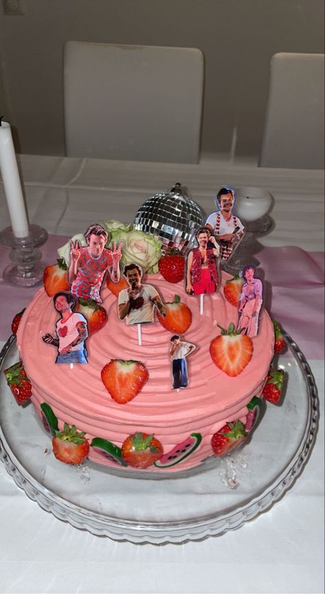 Harry Styles Birthday Party Ideas Harrys House, Harry Styles Themed Cake, Harry Styles Themed Birthday Cake, Harry Styles Birthday Cake Aesthetic, Harry’s House Birthday Cake, Harry Styles Birthday Cake, Harry Styles Cake, Harrie Core, One Direction Birthday