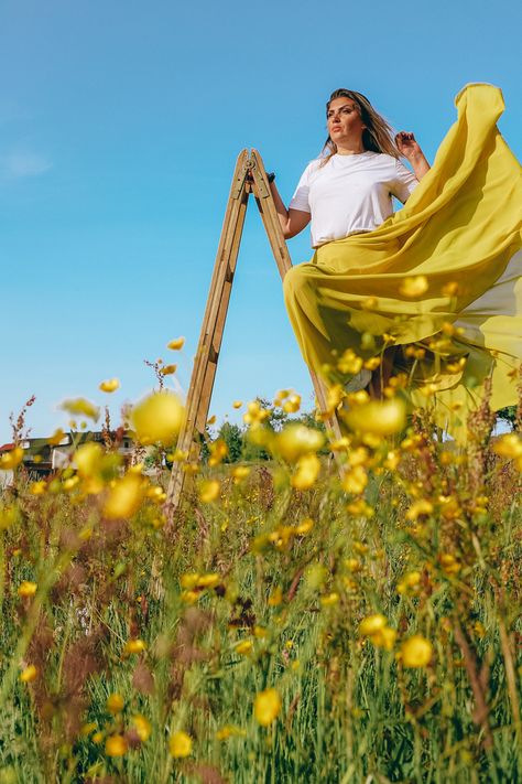 Ladder Photoshoot, Flower Photoshoot, Spring Photoshoot, Summer Photos, Family Photoshoot, Photography Inspo, Styled Shoot, Hunting, Photography