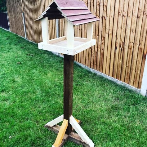 This was one of my first wood working builds as my other half wanted a bird table but I wasn't going fork out for the cost of a new one. So in true DIY style I er....done it myself!What was also good is that I was able to use pretty much all scrap wood to complete this which I like to be able to do to bring the cost down more.Post and Legs Faux Marble Countertop, End Table Makeover, Bird Table, Potting Table, Mirror Makeover, Dollar Store Halloween, Diy End Tables, Fence Paint, Wood Mosaic