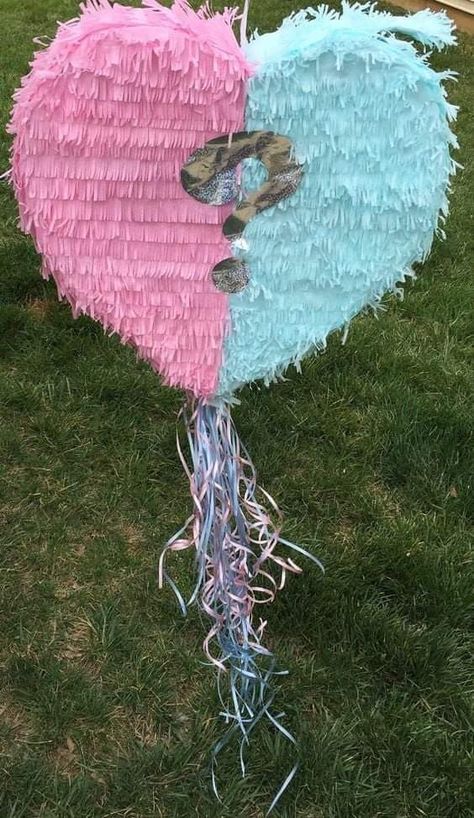 Heart Piñata, Pink Gender Reveal, Gender Reveal Pinata, Simple Gender Reveal, Gender Reveal Unique, Pregnancy Gender Reveal, Gender Reveal Party Theme, Idee Babyshower, Piñata Ideas