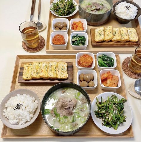 Korean Home Cooked Meals, Korean Dinner Aesthetic, Lunch Ideas Korean, Korean Food Table, Korean Meal Aesthetic, Korean Dinner Table, Korean Dinner Ideas, Korean Restaurant Food, Korean Feast