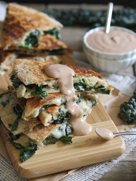 These smashed white bean and kale quesadillas served with a creamy BBQ dip are the perfect meatless meal for a light dinner. Bbq Dip, White Bean Kale, White Bean And Kale, Empty Fridge, Smoothies Vegan, Celebrity Homes, White Bean, Meatless Meals, Quesadillas