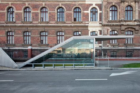 Modern Train Station, Basement Entrance, Train Station Architecture, Theater Architecture, Underground Station, Airport Design, U Bahn, Entrance Design, Street Furniture