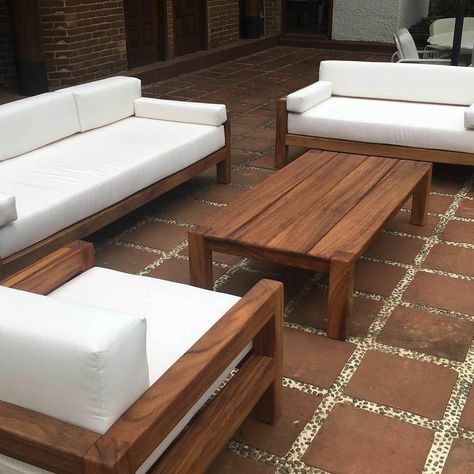 Sala Exterior, Vintage Outdoor Furniture, Wooden Patio Furniture, Ikea Outdoor, Wooden Outdoor Furniture, Wooden Sofa Set Designs, Pallet Garden Furniture, Wooden Patios, Wooden Sofa Designs