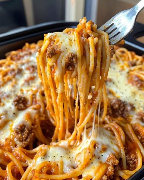 Creamy Baked Spaghetti, Cheesy Baked Spaghetti, Baked Cream Cheese, Cream Cheese Spaghetti, Baked Cream Cheese Spaghetti, Spaghetti Ingredients, Creamy Spaghetti, Cheese Spaghetti, Spaghetti Noodles