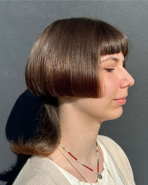 14 Trendy Jellyfish Haircuts For Women To Try This Year Worst Haircut Ever, Jellyfish Haircut, Brass Rail, Chic Bob, Singer Fashion, Textured Haircut, Richest Celebrities, Bad Haircut, Paid In Full