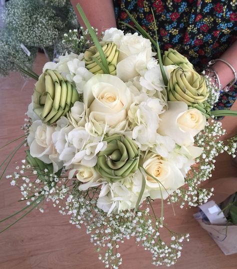 Beautiful Palmetto rose bouquet made by my friend, the bride Brie Bonaparte!! ❤️ Tiana Wedding, Quinceanera Theme, Quince Themes, Unique Bridal Bouquets, Quinceanera Themes Dresses, Flax Weaving, Shotgun Wedding, 15 Birthday, Bouquet Rose