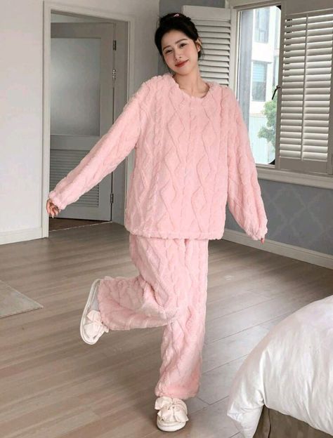 Winter Pyjamas For Women, Oversize Outfits, Winter Homewear, Black Prom Dress Short, Pajama Fashion, Sleepwear Fashion, Cute Pajama Sets, Cute Couple Outfits, House Clothes