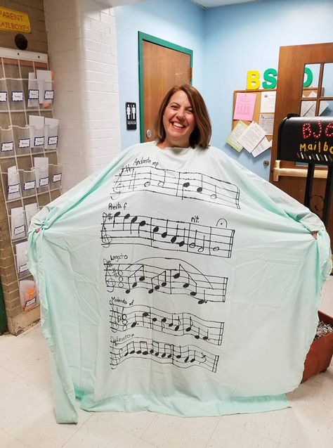 "sheet' music costume for Halloween Instrument Costume Ideas, Musical Costumes Ideas, Music Teacher Costumes, Music Themed Halloween Costumes, Music Teacher Halloween Costumes, Music Costume, Music Costume Ideas, Musician Costume Ideas, Music Halloween Costumes