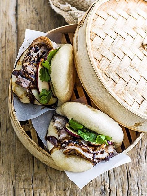 We've taken a classic British flavour combination and given it a modern twist with these pork and pickled apple bao buns. They're a little effort but well worth it Koreansk Mad, Gua Bao, Bao Buns, Wontons, Steamed Buns, It Goes On, Tempura, Sashimi, Chopsticks