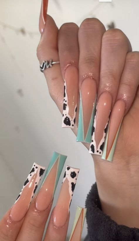 Western Long Nails, Jaripeo Nails, Western Nails Acrylic Long, Texas Nail Ideas, Vaquera Nail Ideas, Cute Country Nail Ideas, Long Western Nails, Cowgirl Acrylic Nails, Vaquita Nails