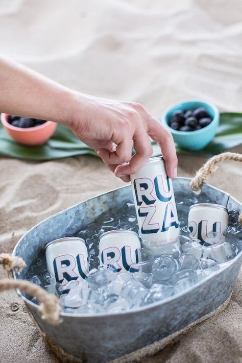 Brewery Photoshoot, Beer Ice Bucket, Beer Magazine, Kombucha Brands, Beer Shot, Beer Photography, Photography Tips Iphone, Drinks Packaging Design, Restaurant Photography