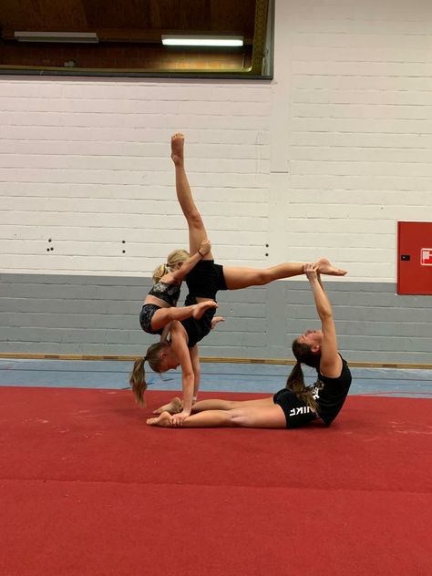 Acrobatic Gymnastics Trio, Acro Poses, 2 Person Stunts, Gymnastics Problems, Acro Yoga Poses, Acro Gymnastics, Elite Gymnastics, Olympic Badminton, Jordyn Wieber