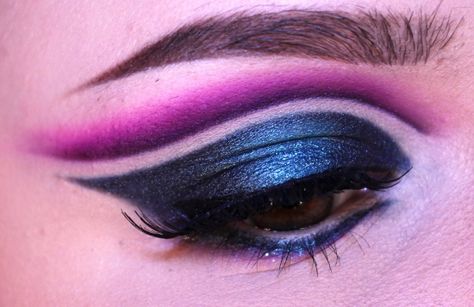 Double Cut Crease Eye Makeup, Crease Eye Makeup, Eyeshadow Techniques, Cut Crease Eye Makeup, Cut Crease Eyeshadow, Cut Crease Eye, Subtle Makeup, Cut Crease Makeup, How To Apply Eyeliner