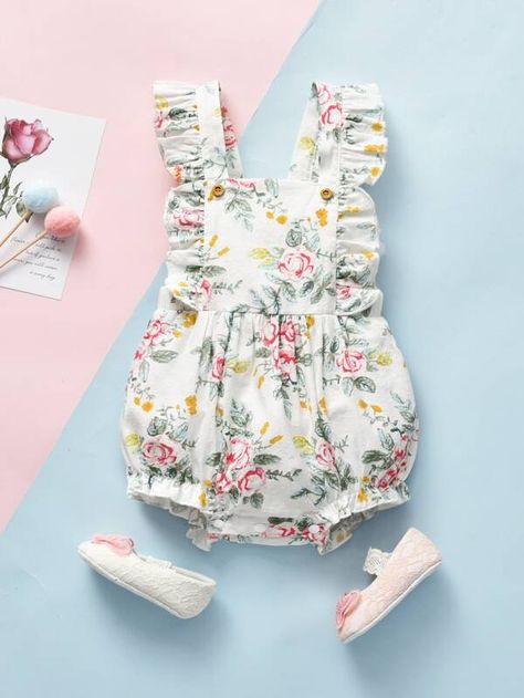 Baby Clothes Photography Ideas, Boutique Photography, Baby Dress Design, Flatlay Styling, Folding Clothes, Newborn Outfits