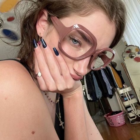 Square Tip Acrylic Nails, Up Close Selfie, Square Glasses Aesthetic, Big Glasses Aesthetic, Camille Roth, Chunky Glasses, 70s Glasses, Glasses Aesthetic, Glasses Outfit