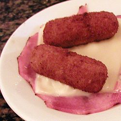 How to make Croquetas (Crouquettes) Easy Cuban and Spanish Recipes Cuban Spanish, Spanish Appetizers, Cuban Dishes, Spanish Foods, Latin American Recipes, Cuban Cuisine, Latin Recipes, Cuban Food, Caribbean Cuisine