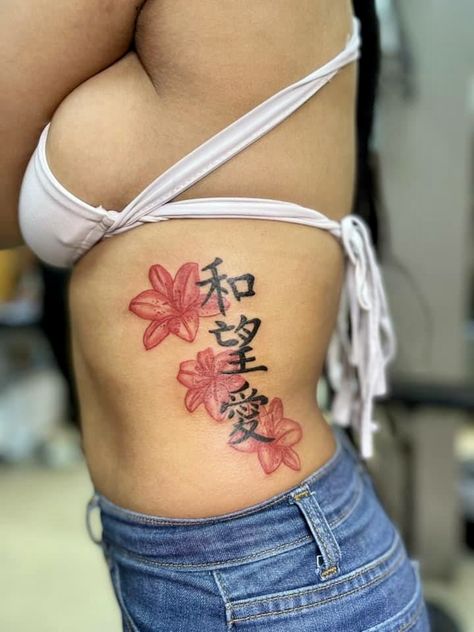 Side Of Ribs Tattoo Women, Baddie Side Tattoos, Red Stomach Tattoos Women, Down The Side Tattoos Women, Flower Side Tattoos Women Ribs, Red Rib Tattoos For Women, Chinese Rib Tattoo, Small Asian Tattoos For Women, Cute Waist Tattoos