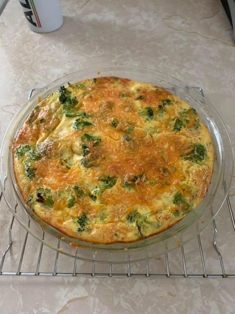 Broccoli Cheese Quiche, Crustless Broccoli Quiche, Crustless Quiche Recipe, Broccoli Cheddar Quiche, Broccoli Quiche, Quiche Recipes Easy, Cheese Crust, Cheese Quiche, Quiche Recipe