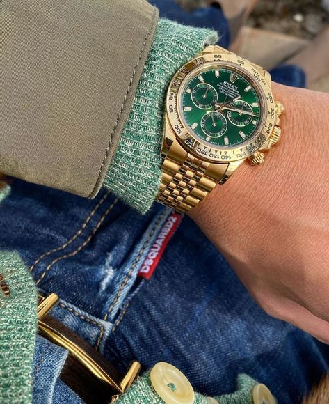 ROLEX.WATCHES on Instagram: “How do you like the modern green dial Daytona with super jubilee ? Hot or Not ? - #watchesofinstagram - Pic @mirko1704” Rolex Daytona Jubilee, Photo Insta, Rolex Daytona, Men's Watches, Breitling Watch, Luxury Watches, Rolex Watches, Rolex, The Modern