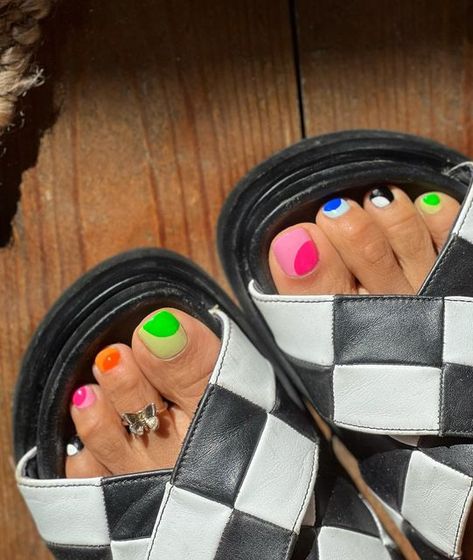 Feet Nail Art, Neon Toe Nails, Toe Art Designs, Toenail Designs Summer, Hang Nguyen, Color Block Nails, Summer Pedicure, Shein Clothing Outfit, Band Nails