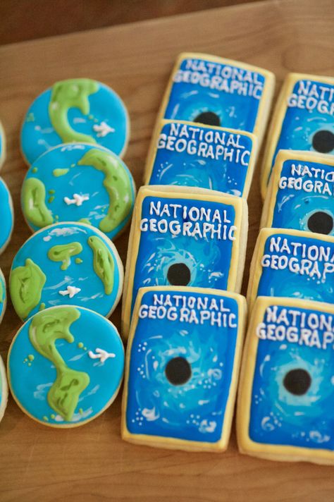 Y11_3640 National Geographic Birthday Party, National Geographic Design, Globe Cookies, Retro National Geographic, National Geographic Books, National Geographic Expeditions, I Can Do Anything, World Globe, Travel Party