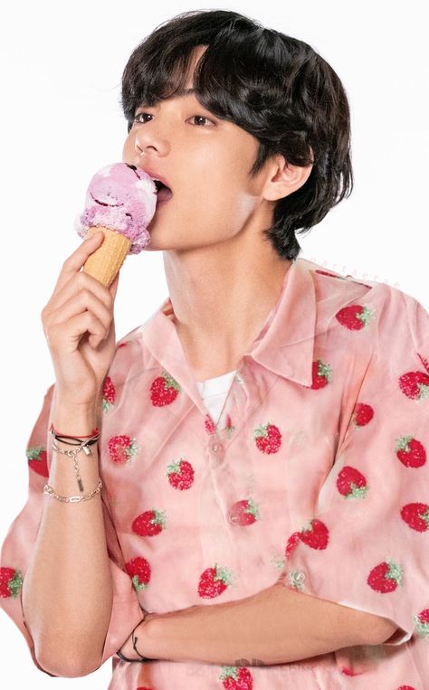 Taehyung Eating Strawberry, Kim Taehyung Eating, Taehyung Eating, Eating Strawberry, Strawberry Outfit, Strawberry Shirt, Hottest 100, Happy Pills, Bts Photo