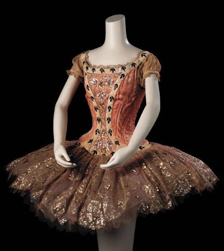 "The Sleeping Beauty", (1969) Costume designed by Lila de Nobili (Performed by Margot Fonteyn)~Image via Christie's Ballet Vaganova, Tutu Design, Sleeping Beauty Ballet, Sleeping Beauty Costume, Classical Ballet Tutu, Ballet Tutus, Margot Fonteyn, Ballet Russe, Ballerina Costume