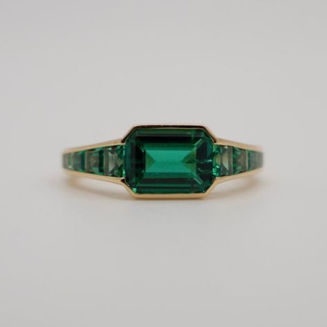 Hancocks London Calibre Cut Emerald East West Signet Ring 3 Stone Emerald Ring, Emerald Set, Smaragd Ring, The Bling Ring, Zambian Emerald, Step Cut, Brooch Jewelry, Forest Wedding, Future Life